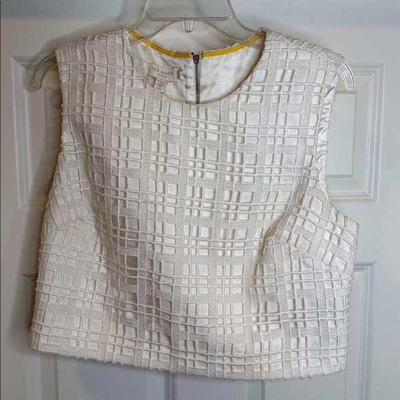 Ted Baker London this white crop top features a lattice pattern & rear zipper L - Picture 2 of 6